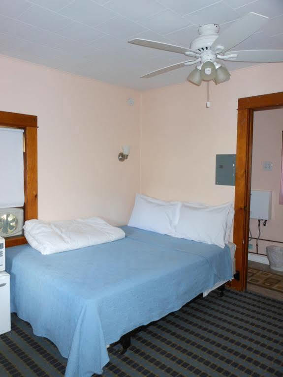 Katahdin Cabins Hotel Millinocket Exterior photo